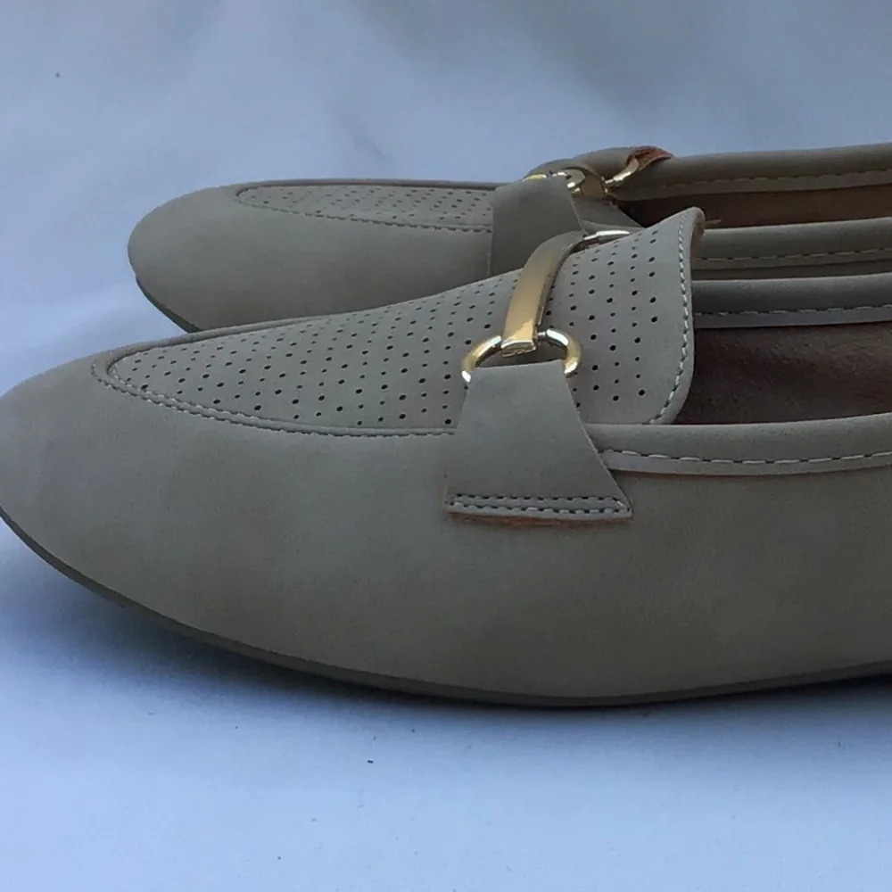 Whitemt. Women’s Perforated Beige Loafer Size 5.5 - Picture 5 of 8